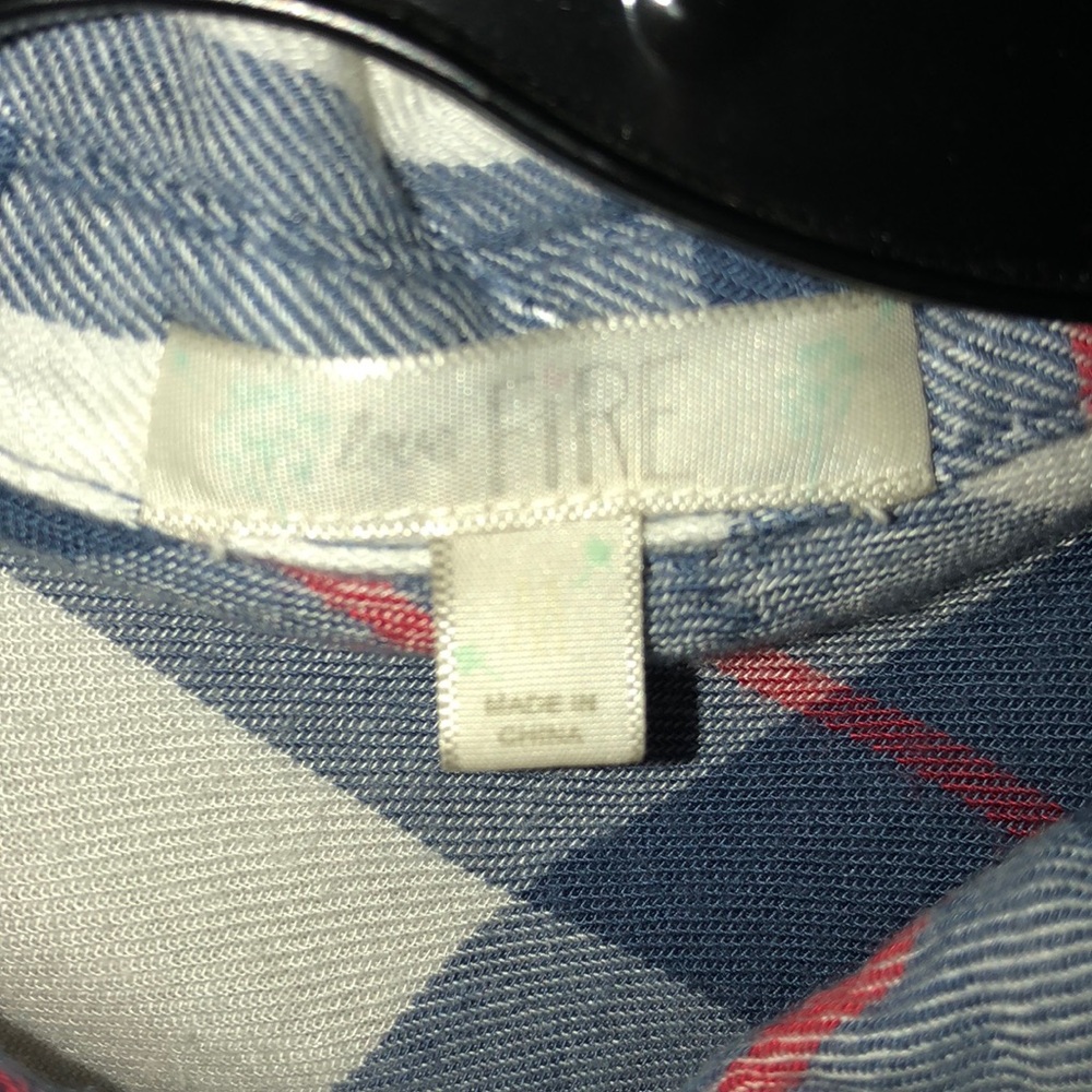 Long Sleeve/Button Up - Picture 2 of 3
